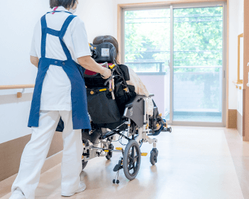 車椅子利用者様 介助の様子
